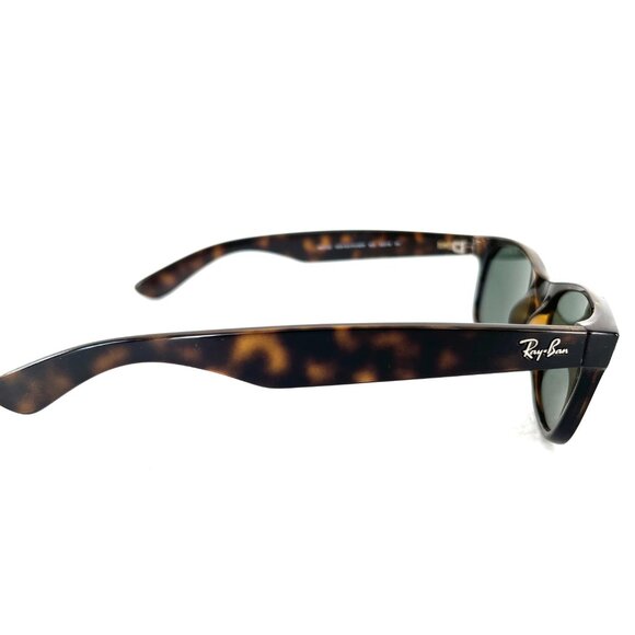 Ray Ban New Wayfarer Sunglasses Tortoise Frame Green Lenses RB 2132 902 52-18 3N